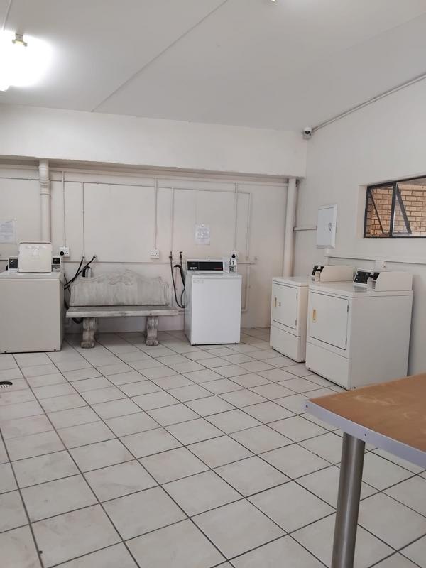 To Let 1 Bedroom Property for Rent in Kannoniers Park North West